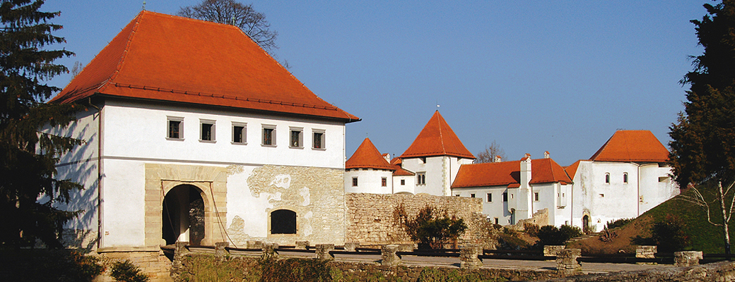 View of the Watchtower with a chain bridge and the Old Town